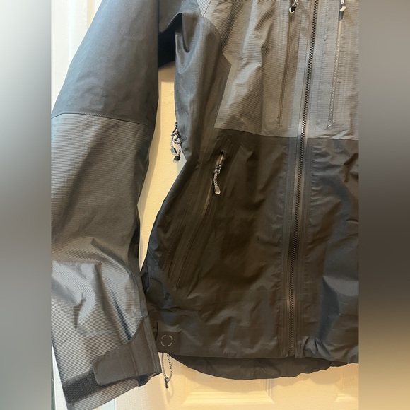 The North Face Women's Summit L5 Fuseform Gore-Tex C-Knit Jacket - Picture 3 of 7